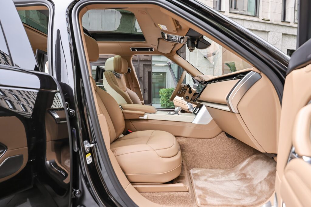 Range Rover SV Interior 2