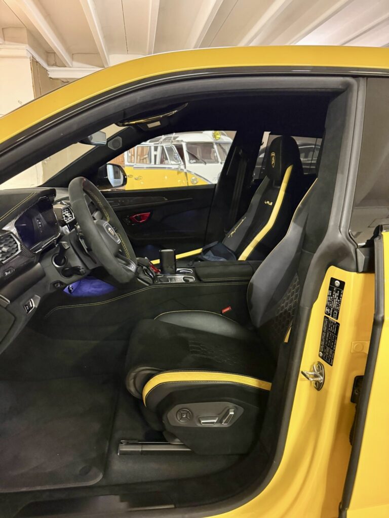 Lamborghni Urus Performante Yellow Interior 2