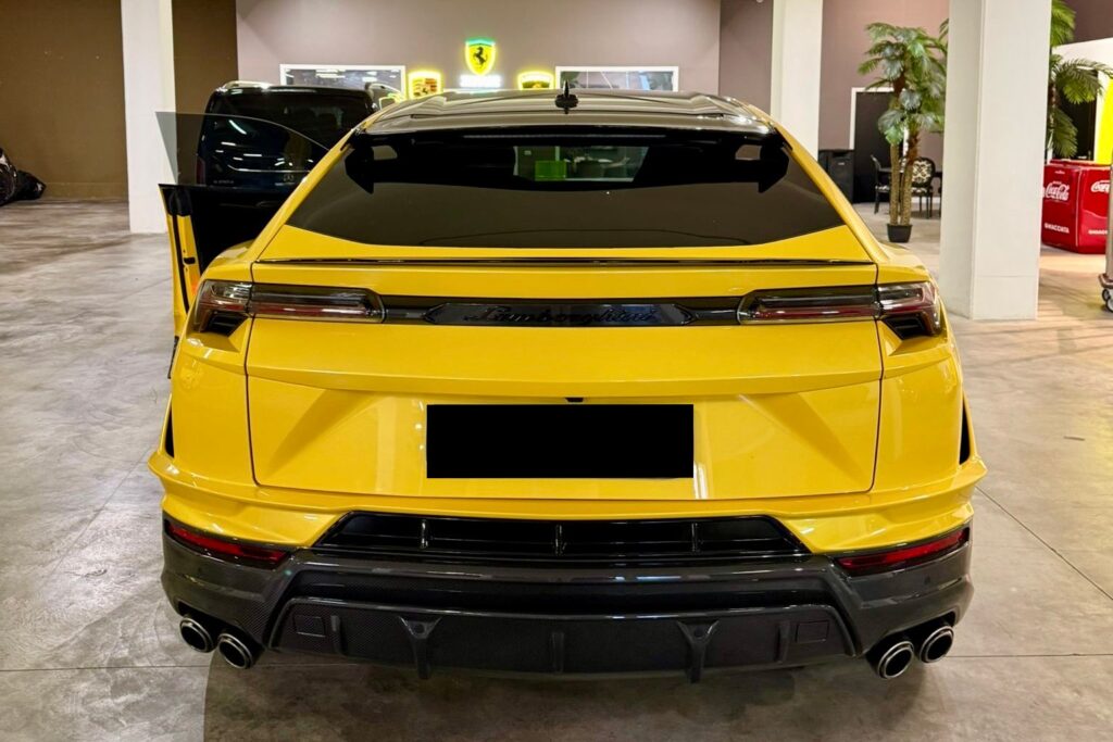 Lamborghni Urus Performante Yellow Rear