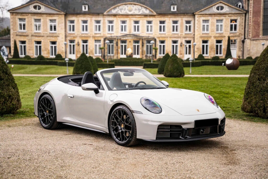 Porsche 911 Carrera Convertible 992.2 Front Chalk