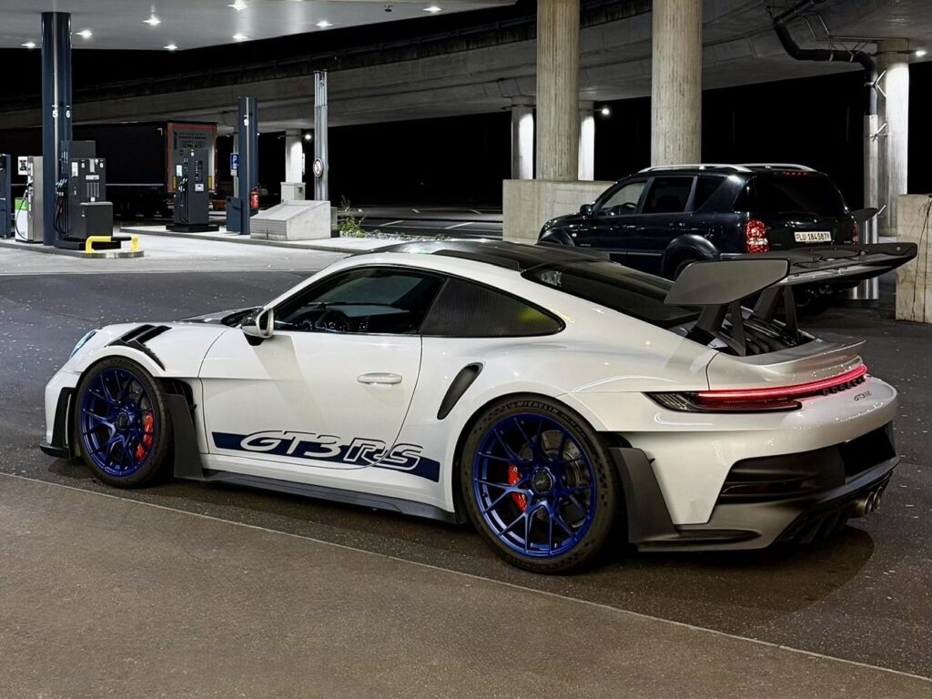 Porsche 911 GT3 RS Night Crop