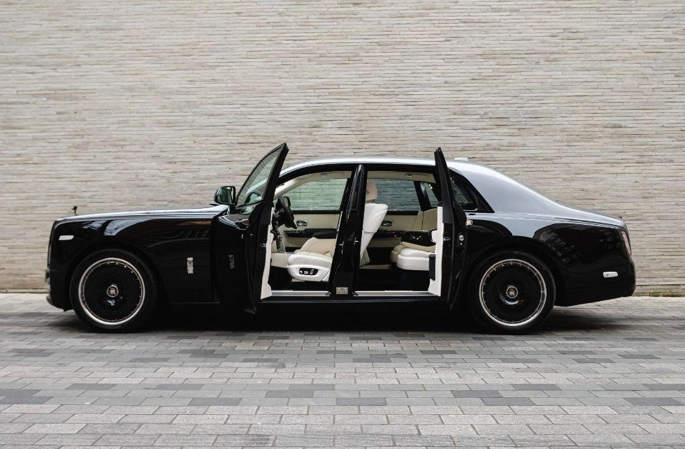 Rolls-Royce Phantom Side 2