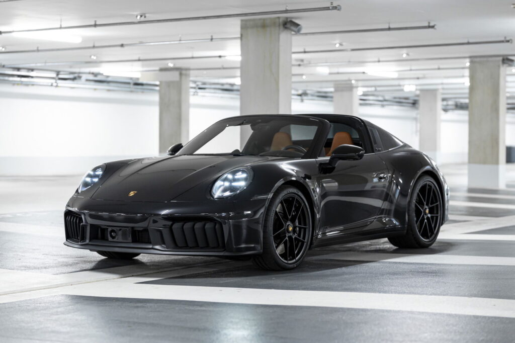 Porsche 911 Targa 4 GTS Black 992.2 Front